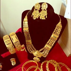 Hi fashion Gold tone jewelry